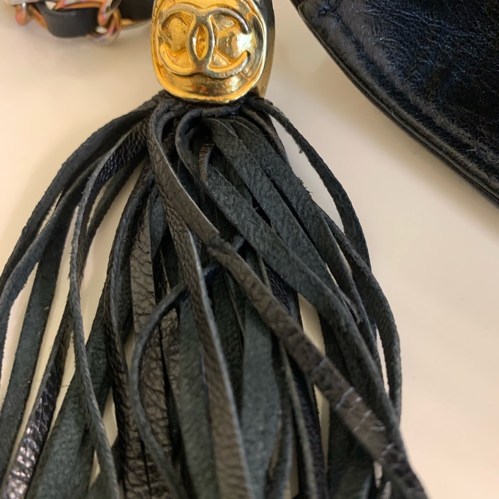 Vintage Chanel Black Leather Crossbody Bag with Chain Strap - Picture 5 of 12